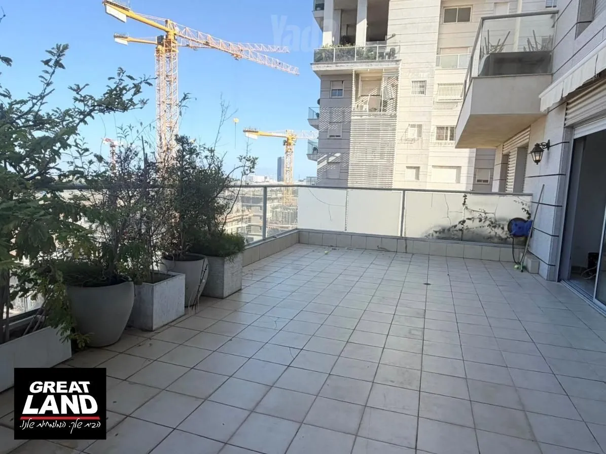 פנטהאוז 5 חדרים בנווה גן – תמונה 4 מתוך 6