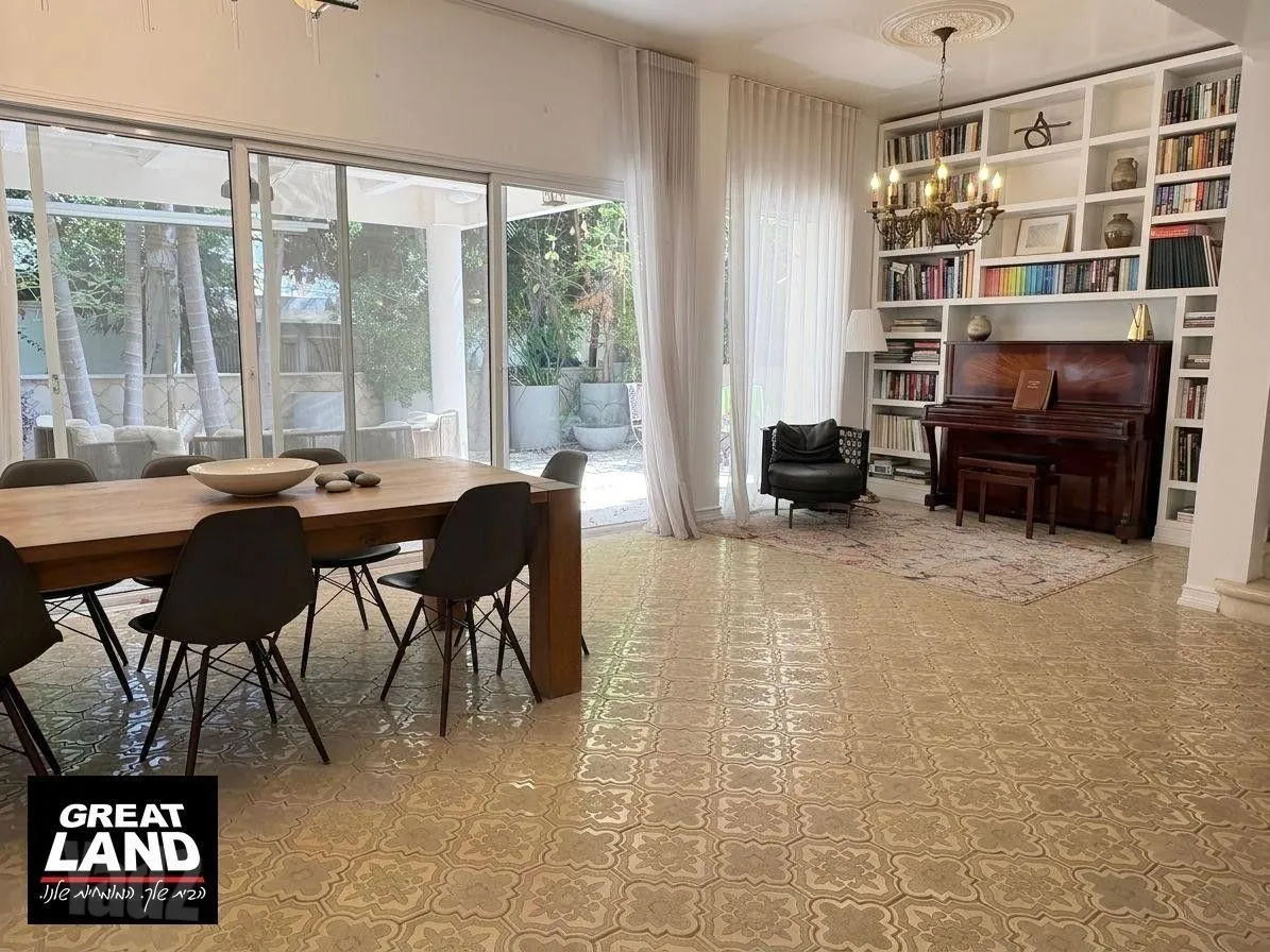 בית פרטי 6.5 חדרים בתל ברוך – תמונה 2 מתוך 11