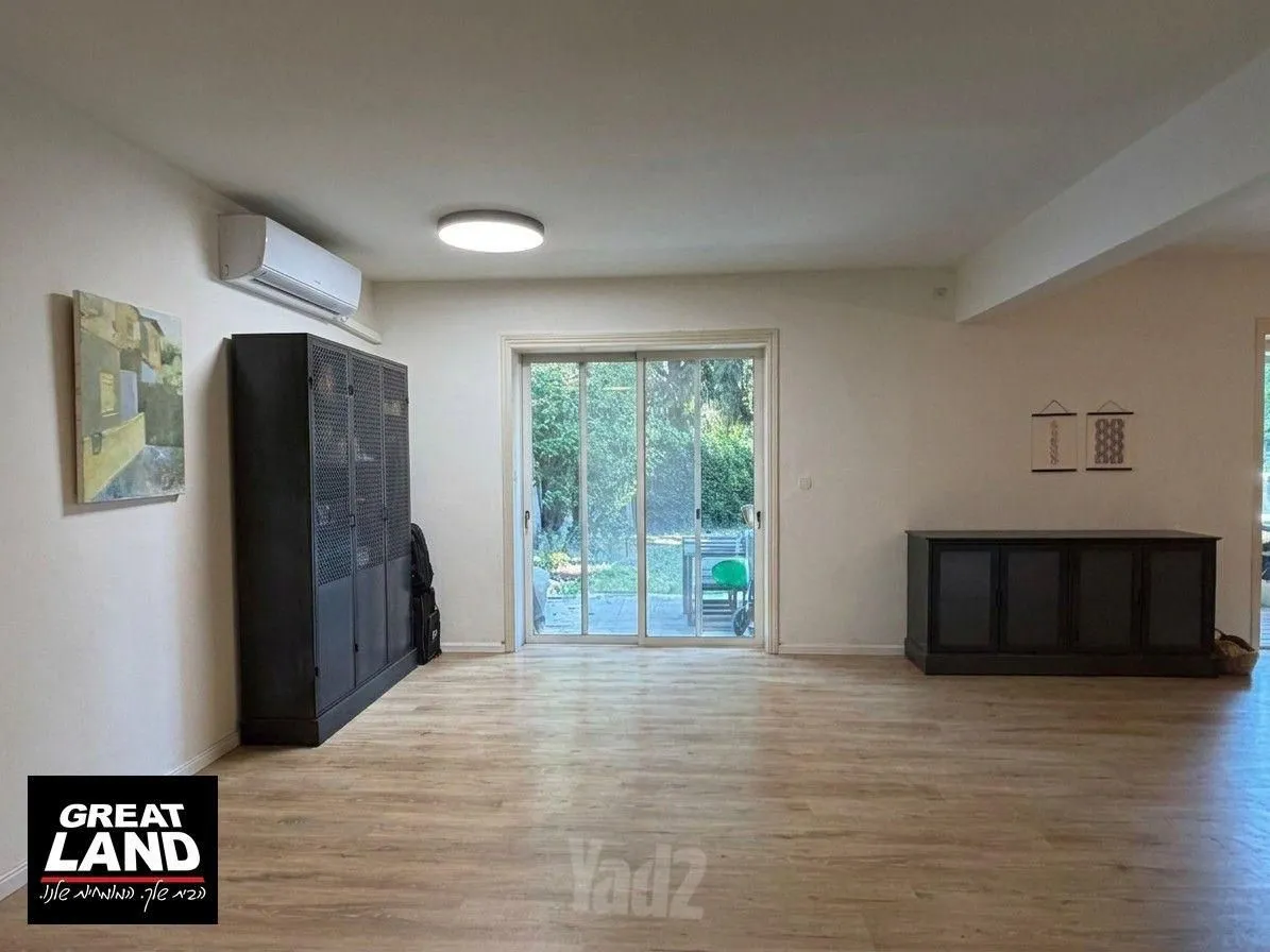 קוטג׳ / דו משפחתי 7 חדרים בתל ברוך – תמונה 6 מתוך 7