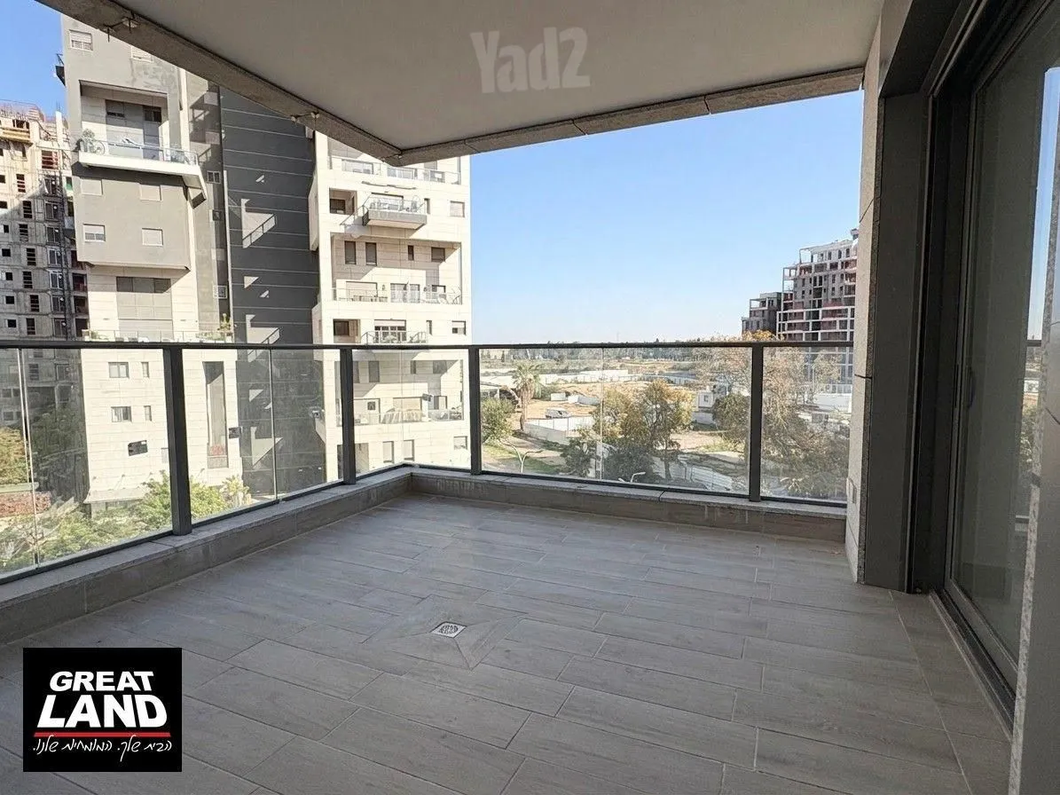 דירה 5 חדרים בנווה גן – תמונה 5 מתוך 6